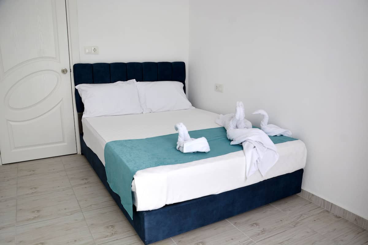 Standard Double Room | Premium bedding, laptop workspace, WiFi (free), bed sheets