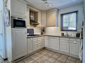 Frigorifero, microonde, forno, lavastoviglie