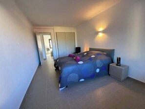 3 soverom, skrivebord, strykejern/-brett og wi-fi (inkludert)