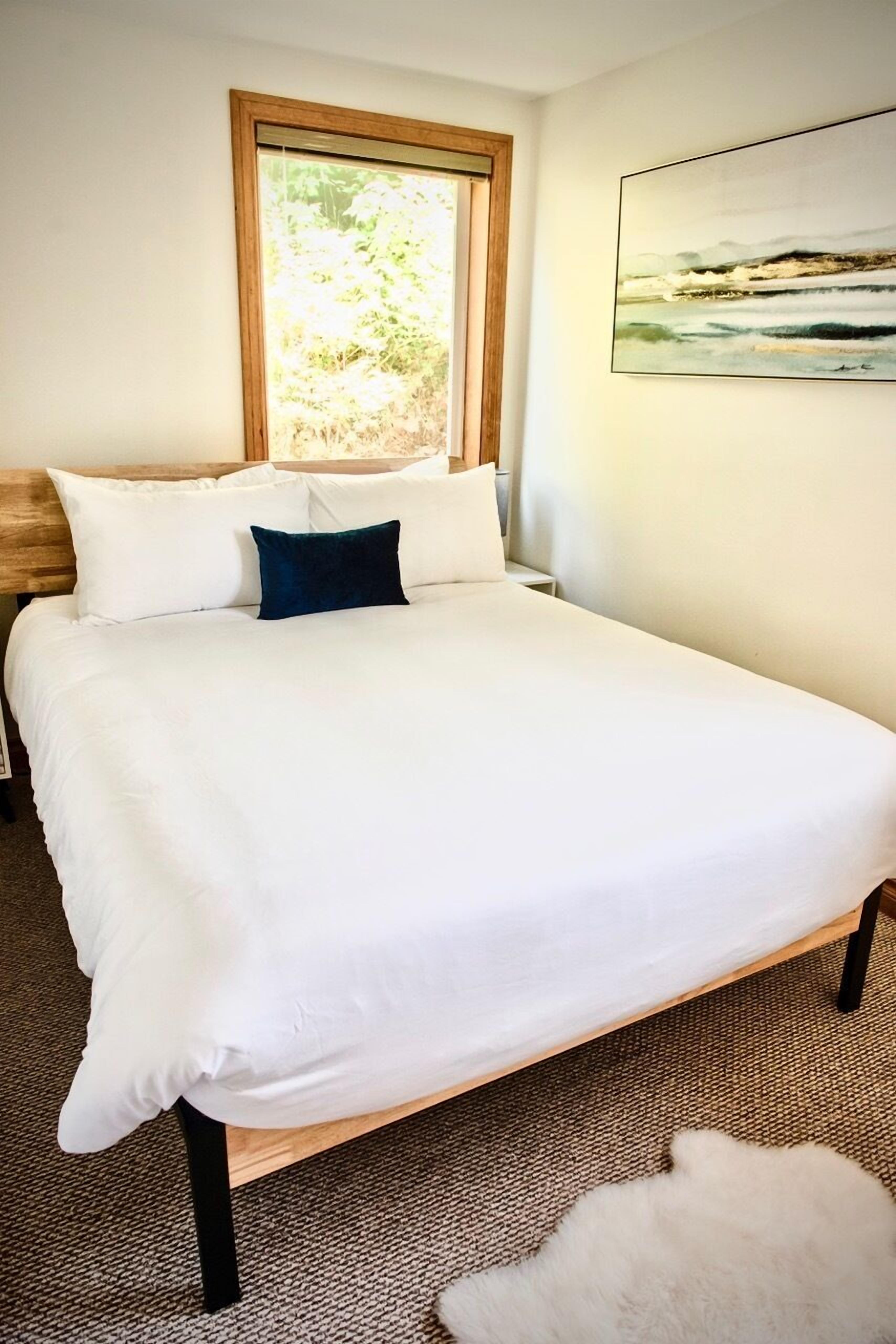 Orca Cabin: Two-Level Log Cabin