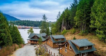 Orca Cabin I West Coast Trail I Pets I Big Beach