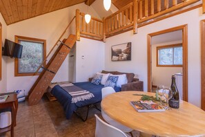 2 bedrooms, travel cot, free WiFi, bed sheets