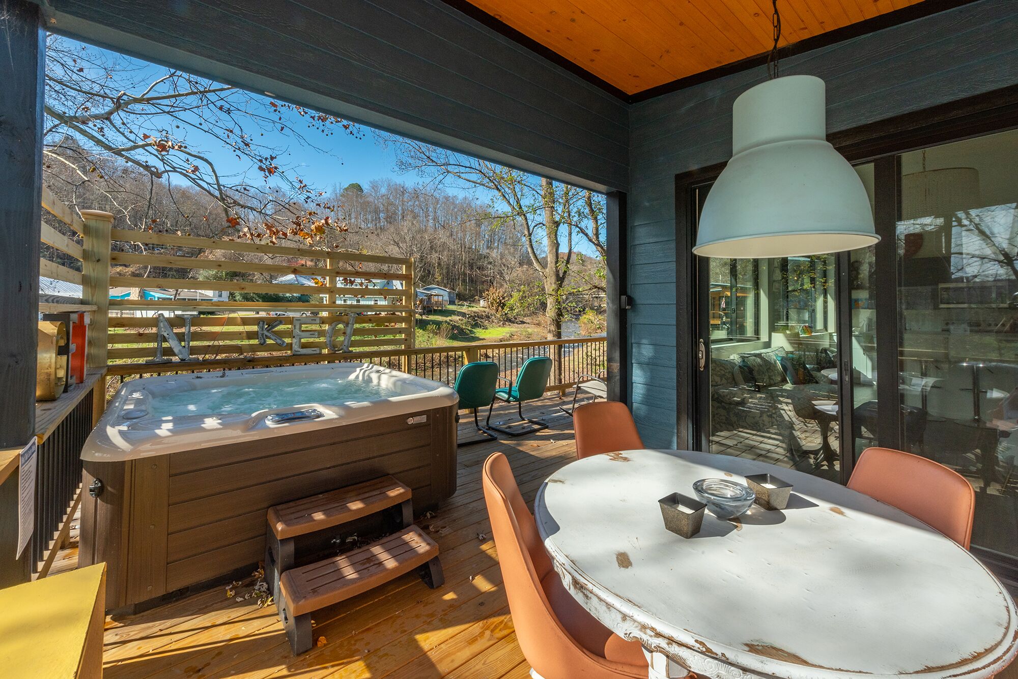 Reflections on Mill Creek | Hot Tub & Walking Distance to Old Fort!