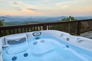 Bañera de hidromasaje al aire libre