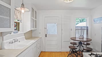 Cottage, 2 Bedrooms | Private kitchen | Fridge, oven, coffee/tea maker, toaster