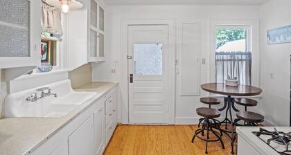 Deannies Cottage 2 Bedroom Cottage by RedAwning