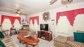 Cottage, 2 kamar tidur | Area keluarga | Smart TV