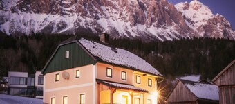 Quaint, rustic vacation home with hut flair on the sunny side of the Grimming