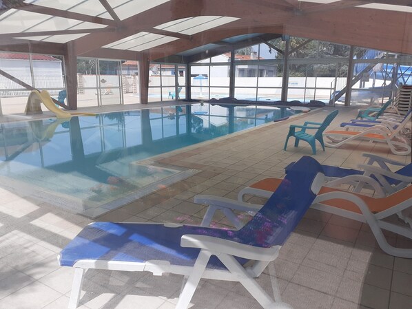 من حمّامات السباحة المغطاة، حمّام سباحة خارجي