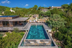 Piscina all'aperto, una piscina riscaldata