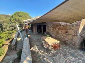 Outdoor dining - Charming villa in Palombaggia, sea view, heated pool, air conditioning (Porto-Vecchio)