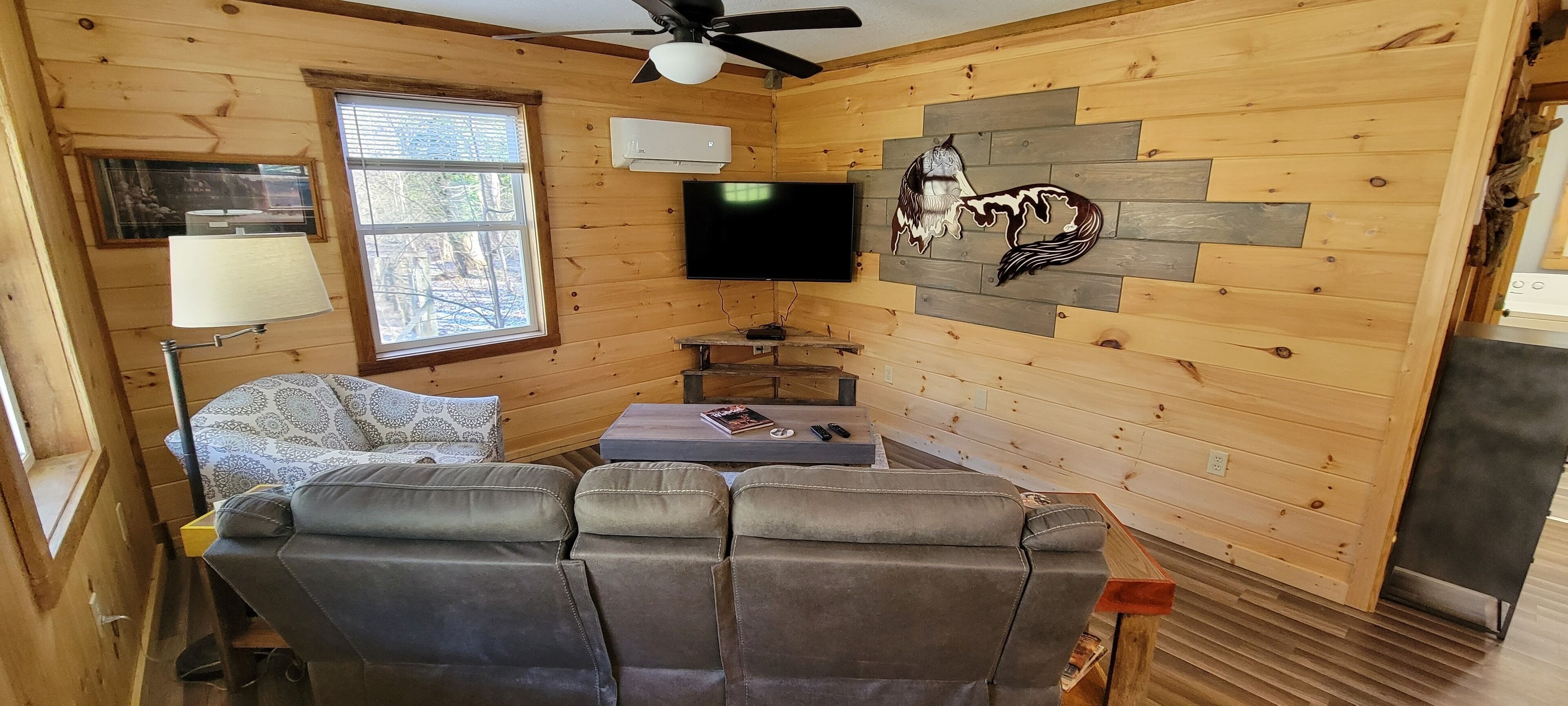 1/1  Cozy cabin Perfect for 2.