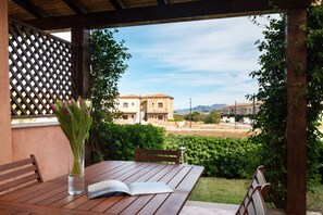 Outdoor dining - Myrsine 9D - flat overlooking Marina Maria bay (Olbia)