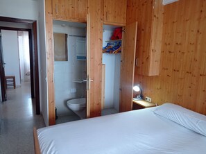 3 Schlafzimmer, Bügeleisen/Bügelbrett, Bettwäsche