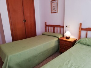 3 bedrooms, iron/ironing board, free WiFi, bed sheets