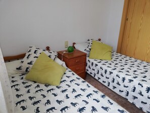 3 Schlafzimmer, Bügeleisen/Bügelbrett, Reisekinderbett, Bettwäsche