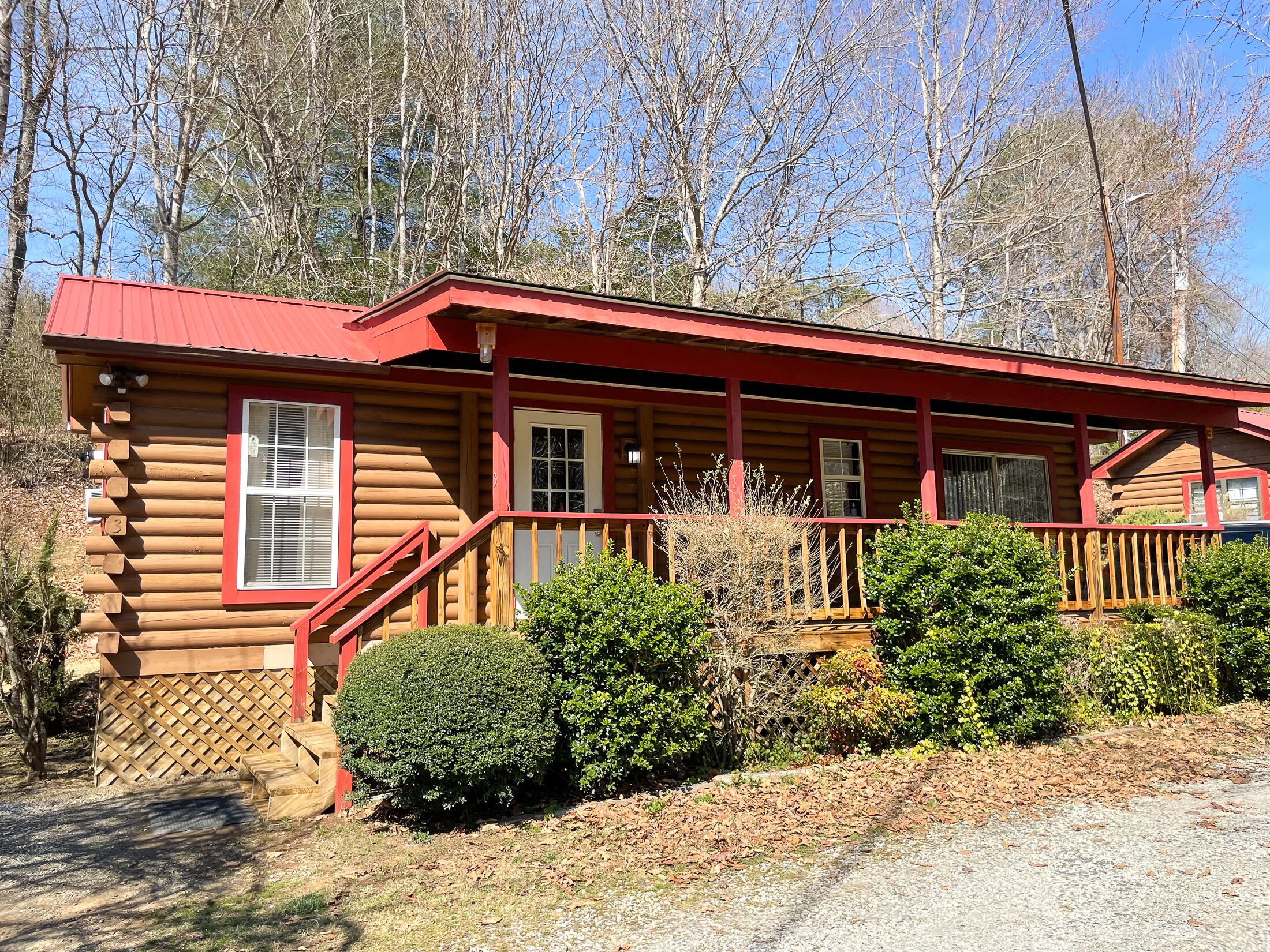 SPECIAL *Sept. 13th- Oct. 4th 20% off*10 minute drive to Cherokee