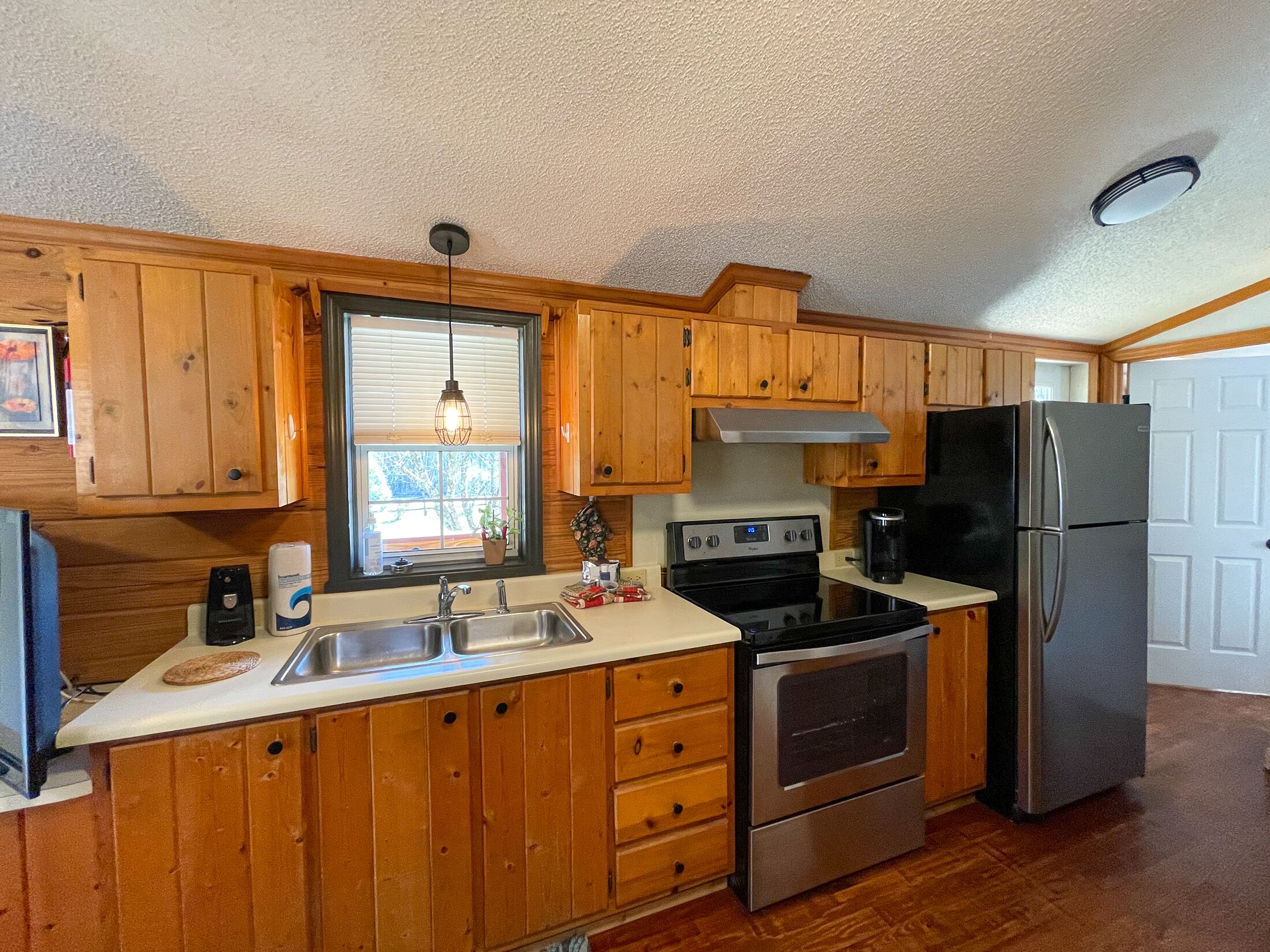 SPECIAL *Sept. 13th- Oct. 4th 20% off*10 minute drive to Cherokee