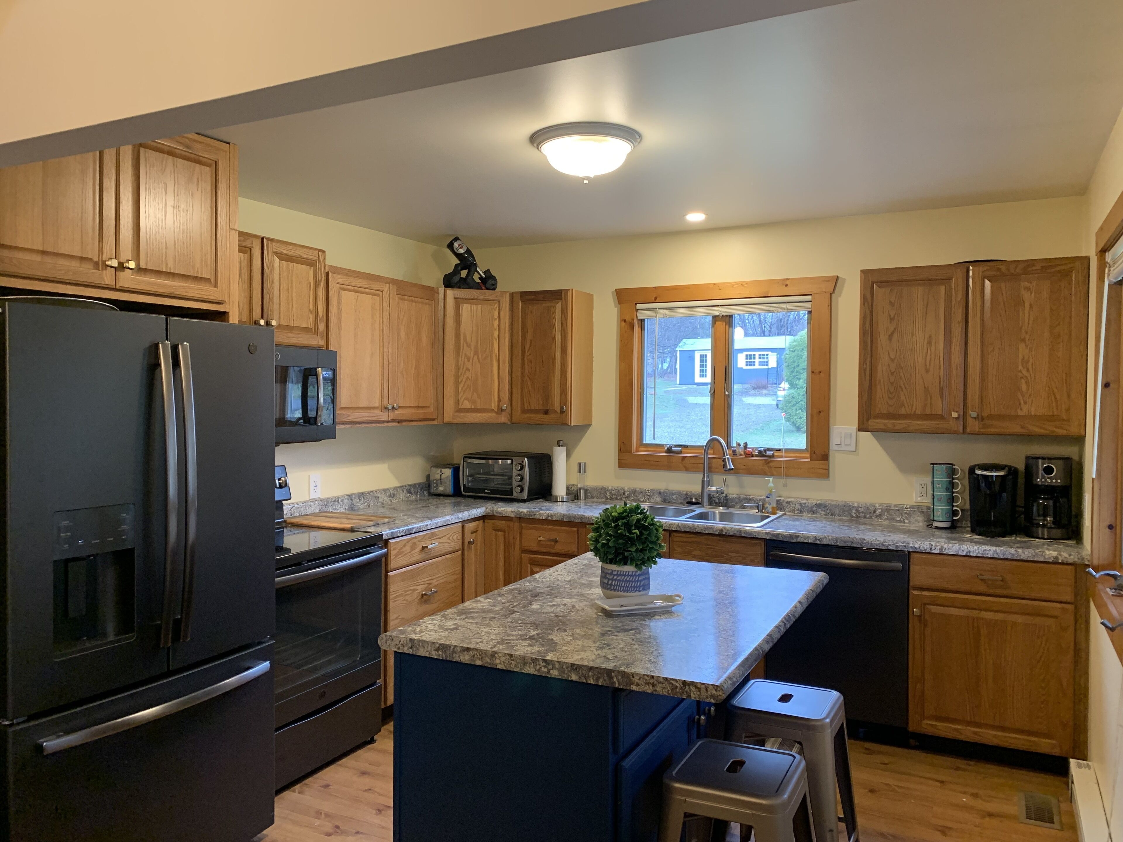 Pymatuning 5 Bedroom - Lake access - Sleeps 12<br>New for 2023 - boat mooring/dock 