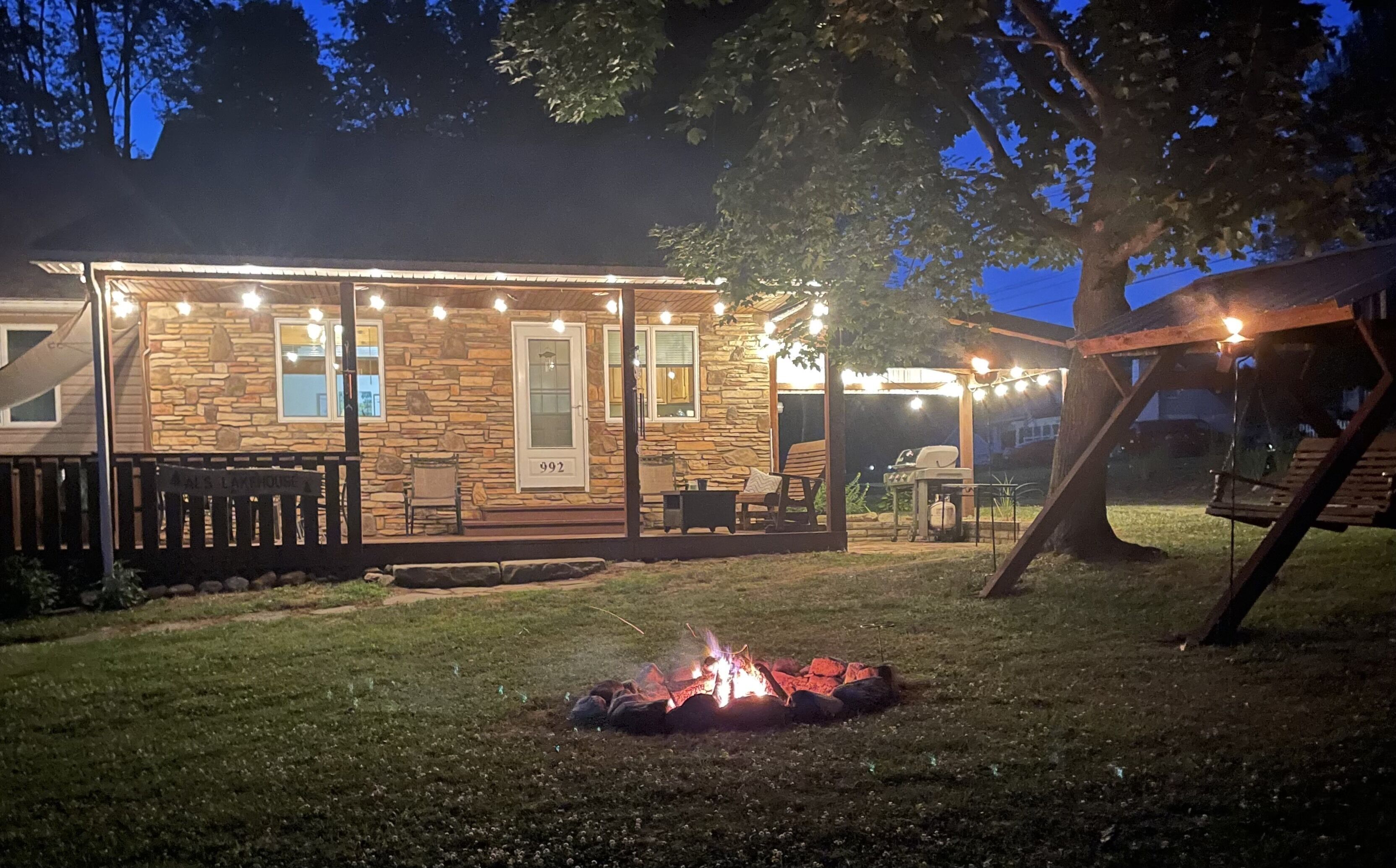 Pymatuning 5 Bedroom - Lake access - Sleeps 12<br>New for 2023 - boat mooring/dock 