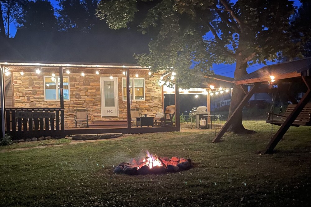 Pymatuning 5 Bedroom - Lake access - Sleeps 12<br>New for 2023 - boat mooring/dock