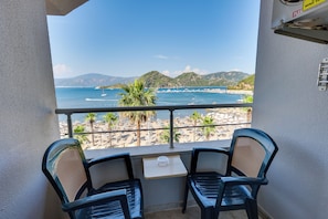 Habitación estándar, vista al mar | Terraza o patio