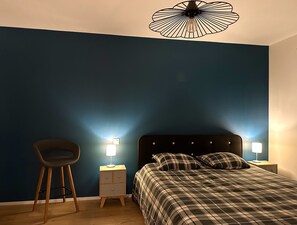 4 slaapkamers, een strijkplank/strijkijzer, gratis wifi, beddengoed