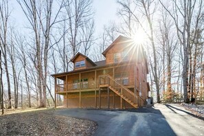 Exterior - No Stairs Cabin - Sleeps 10 - Hot Tub + Game Room - Near Pigeon Forge (Sevierville)