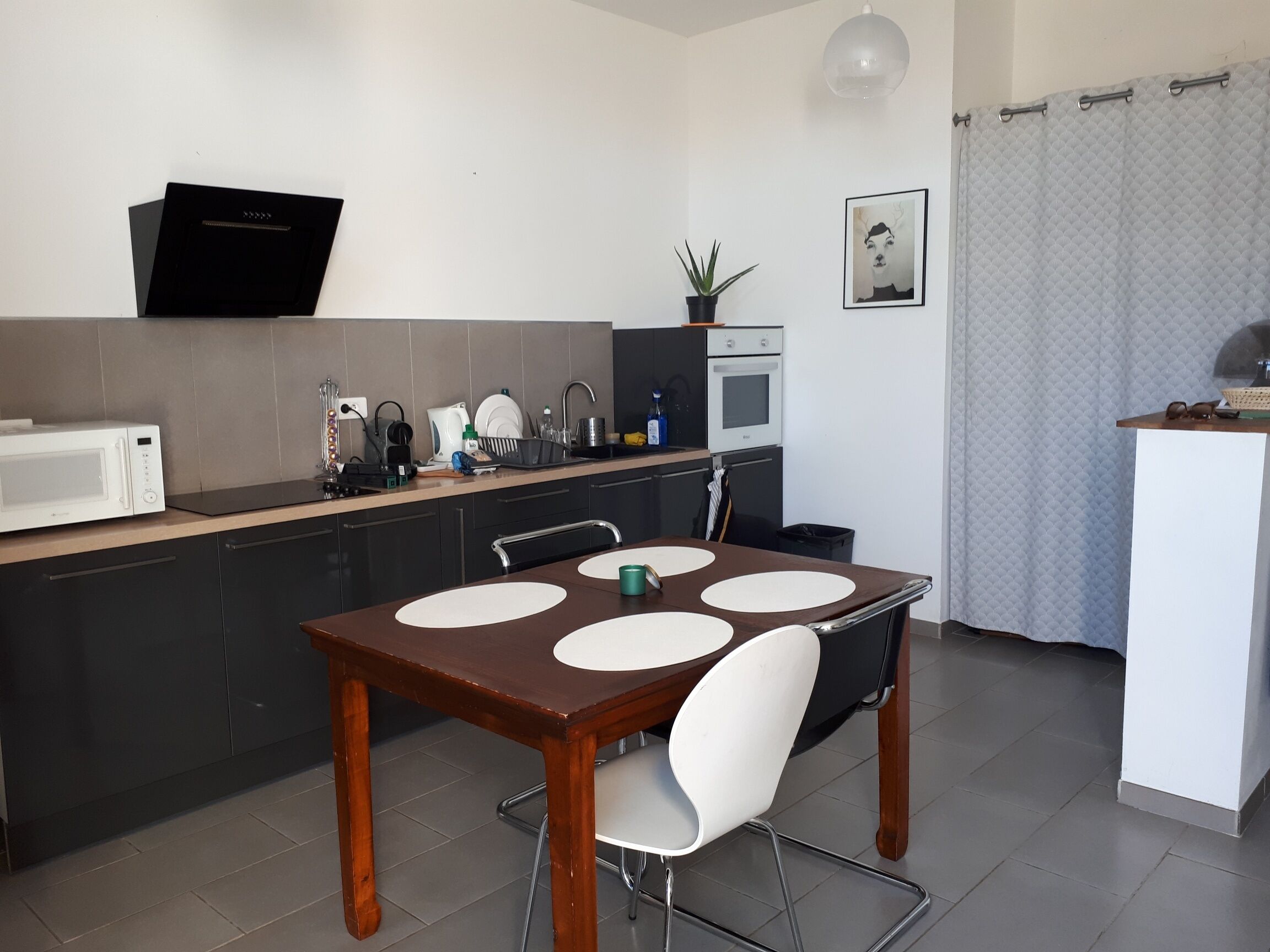 Charming, quiet and functional apartment with a garden. Free parking in front