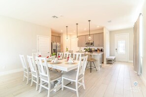 Dining - Family-Friendly Home, Golf View, Near Disney (Celebration)