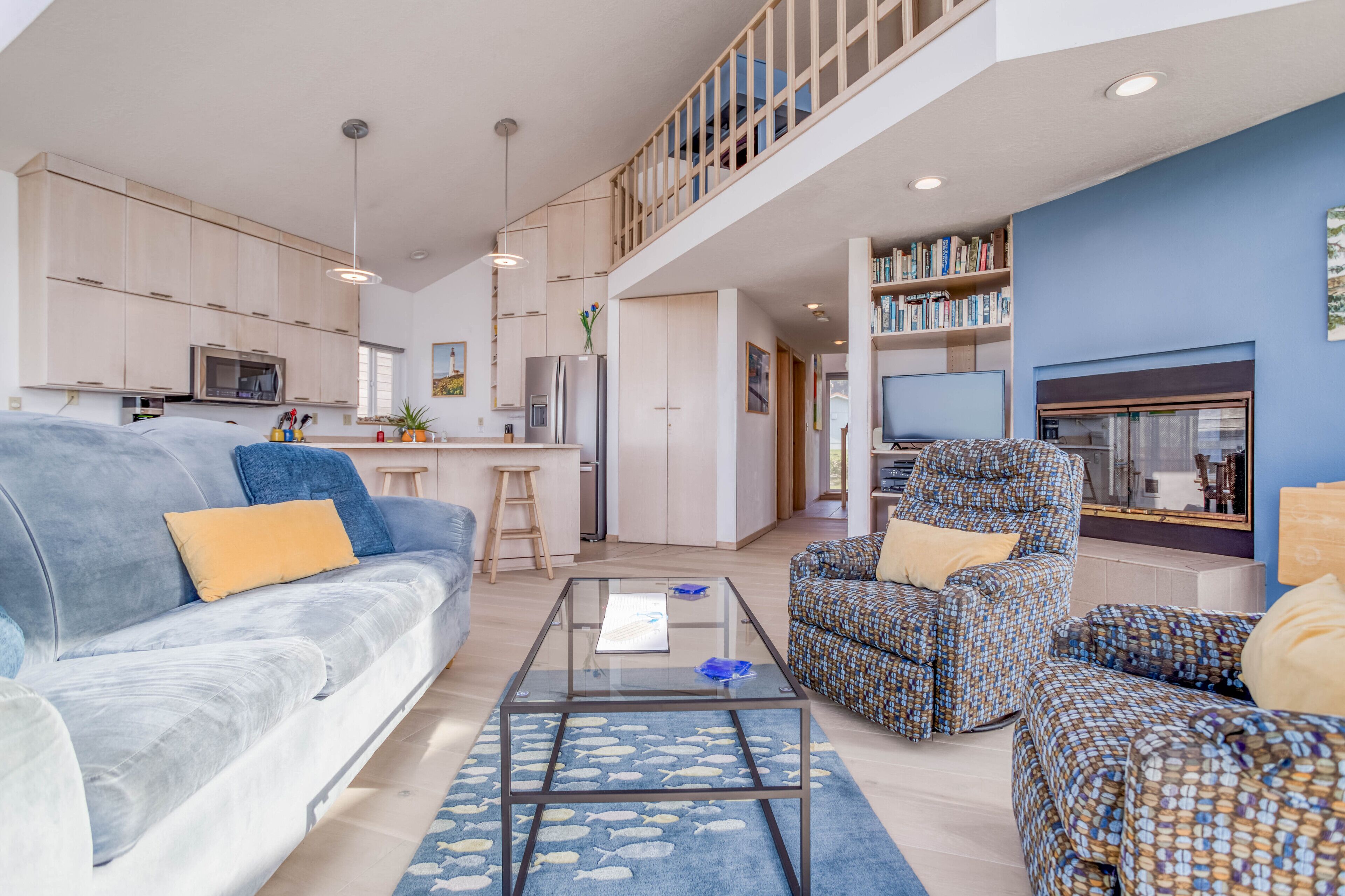 Bright, Updated, Oceanfront Beauty Puts Rugged Yachats Shore at Your Doorstep!