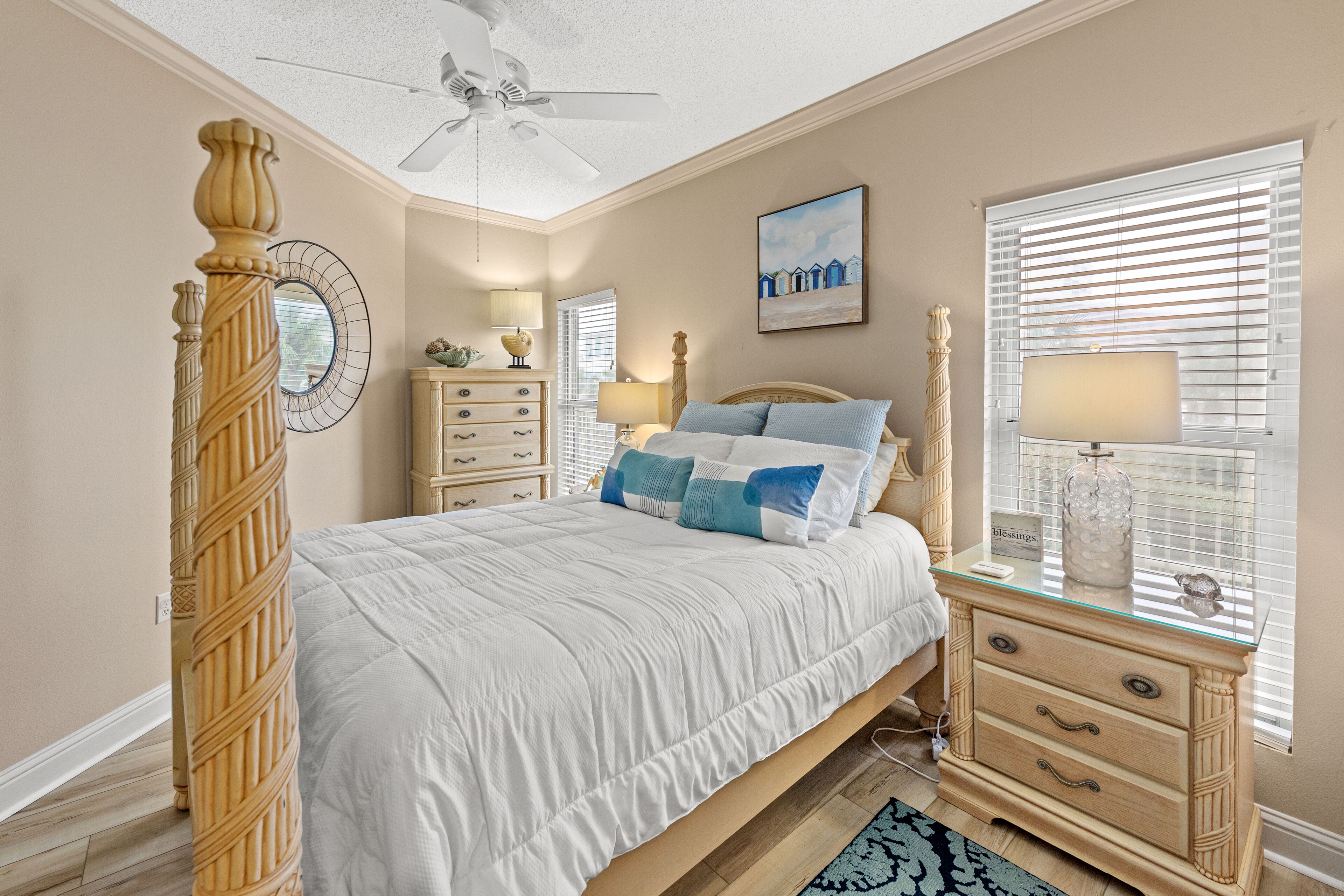 Private End Unit Right By The Beach- 4BR, 4BA: BEACH CHAIRS INCLUDED!