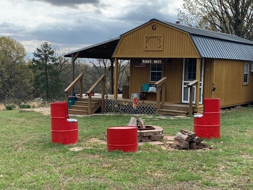 Quaint Country Cabin - Experience the Ozarks