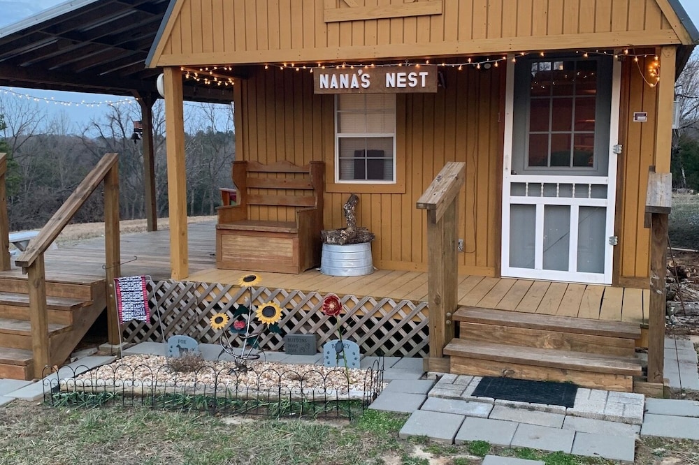 Quaint Country Cabin - Experience the Ozarks