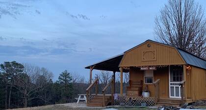Quaint Country Cabin - Experience the Ozarks