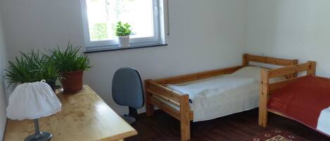 1 bedroom, desk, WiFi, bed sheets