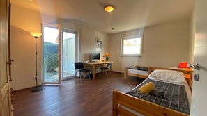 1 slaapkamer, een bureau, wifi, beddengoed