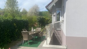 Unclassified image, 4 of 40, button