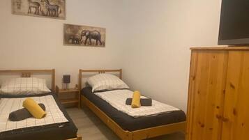 1 bedroom, desk, iron/ironing board, WiFi