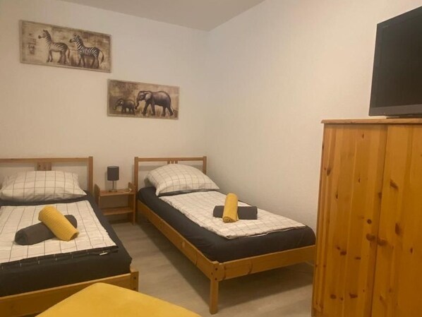 1 bedroom, desk, iron/ironing board, WiFi