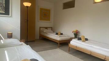1 Schlafzimmer, Schreibtisch, Bügeleisen/Bügelbrett, WLAN