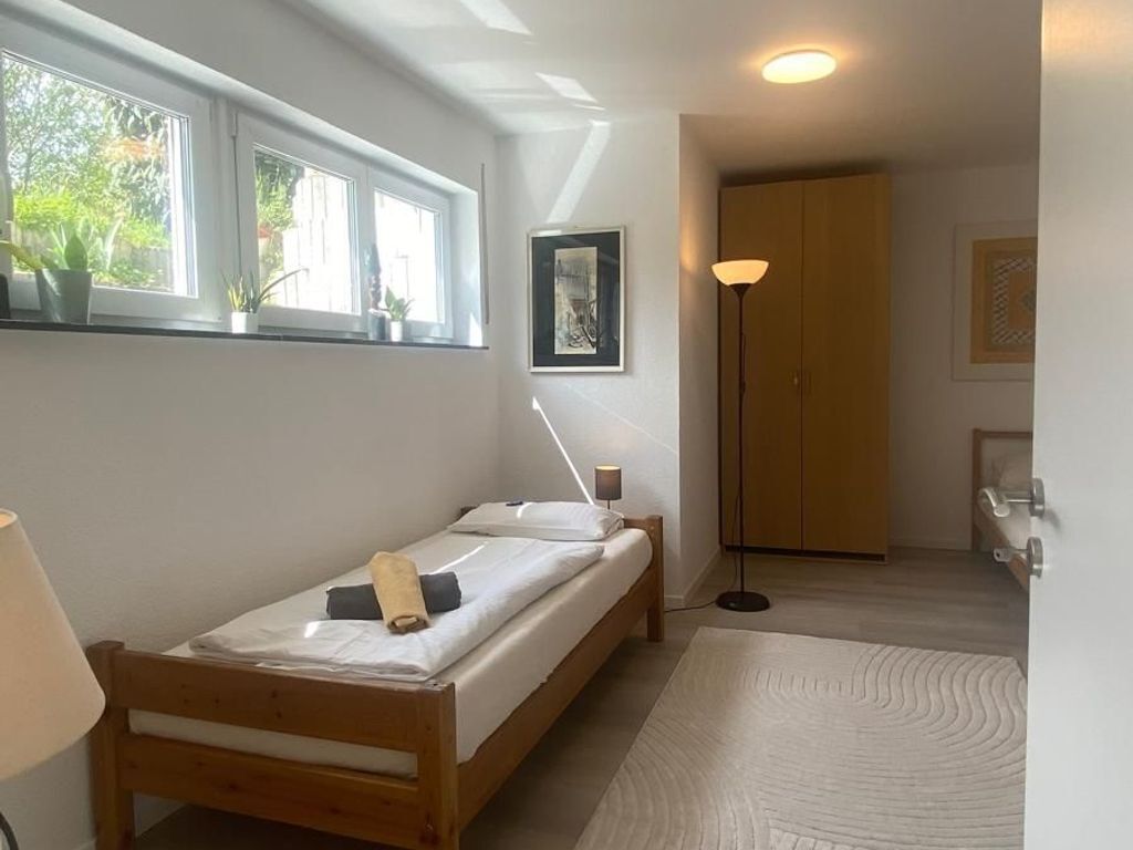 1 slaapkamer, een bureau, een strijkplank/strijkijzer, wifi