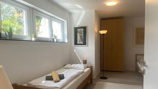 2 soverom, skrivebord, strykejern/-brett og wi-fi
