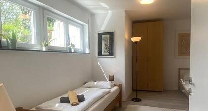Studio Apartment in Souterrain in Freiburg - Gasthaus Privatzimmer in Freiburg im Breisgau