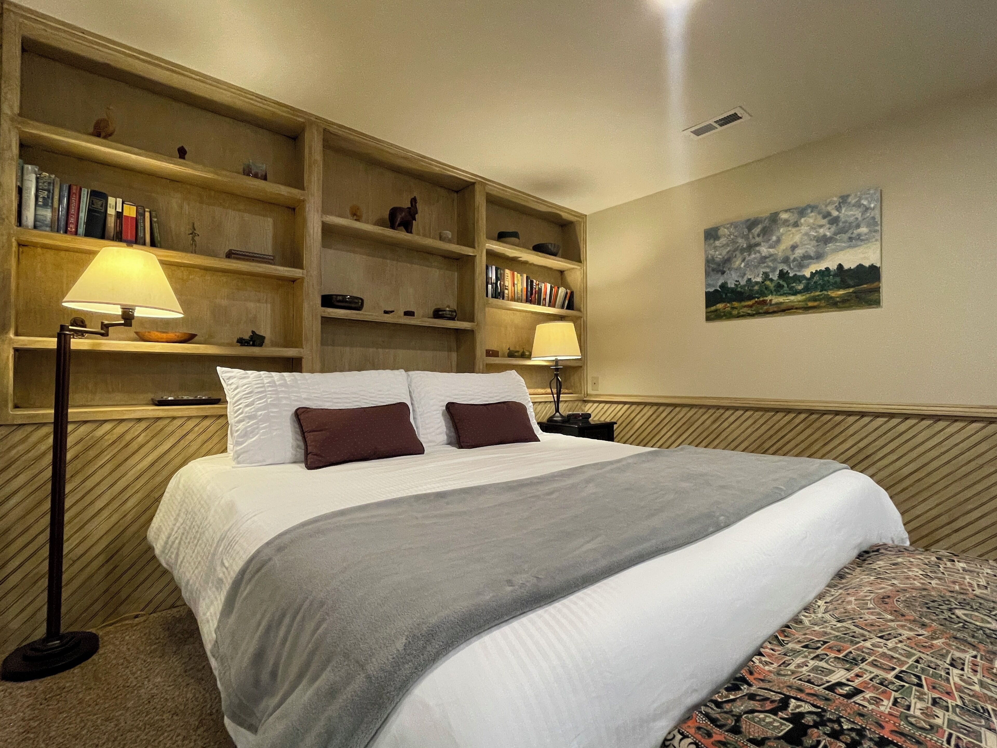 Couples Retreat with Hot Tub, Sauna and Steam Room