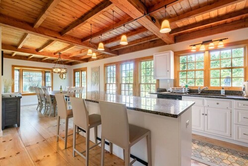 Spacious Getaway with Sauna, Close to Newport & Beaches