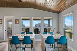 Dining - The Neon Moon - 3rd Row Coastal beauty, close to the beach w/ Gulf Views! (Crystal Beach)
