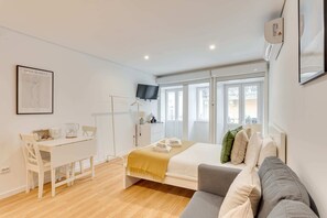 1 bedroom, iron/ironing board, travel cot, WiFi - Bonjardim Studio Balcony by DA'HOME (Porto)