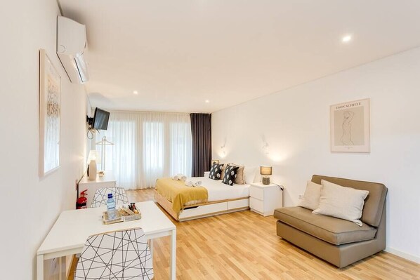 1 bedroom, iron/ironing board, travel crib, WiFi