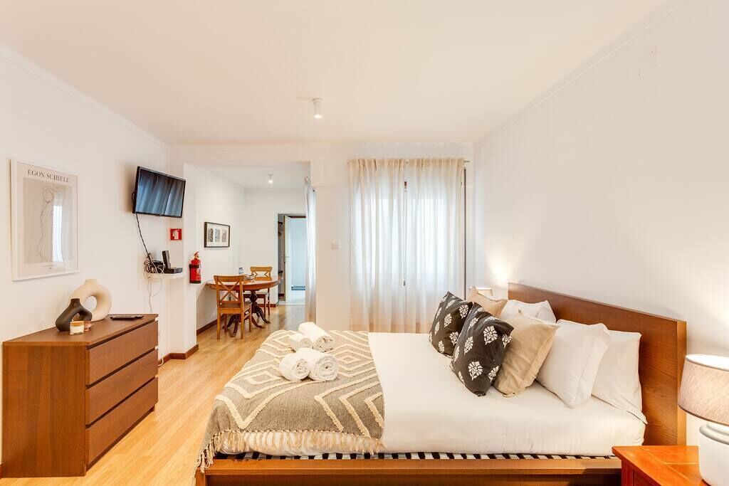 1 habitación, tabla de planchar con plancha, cuna de viaje y wifi 